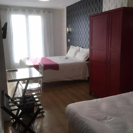 Logis L'arche De فندق