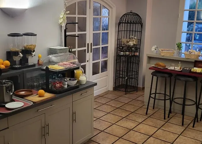 Logis L'arche De Hotel 2*