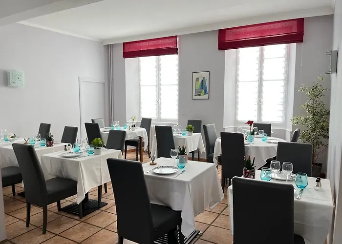 Logis L'arche De Hotell 2*